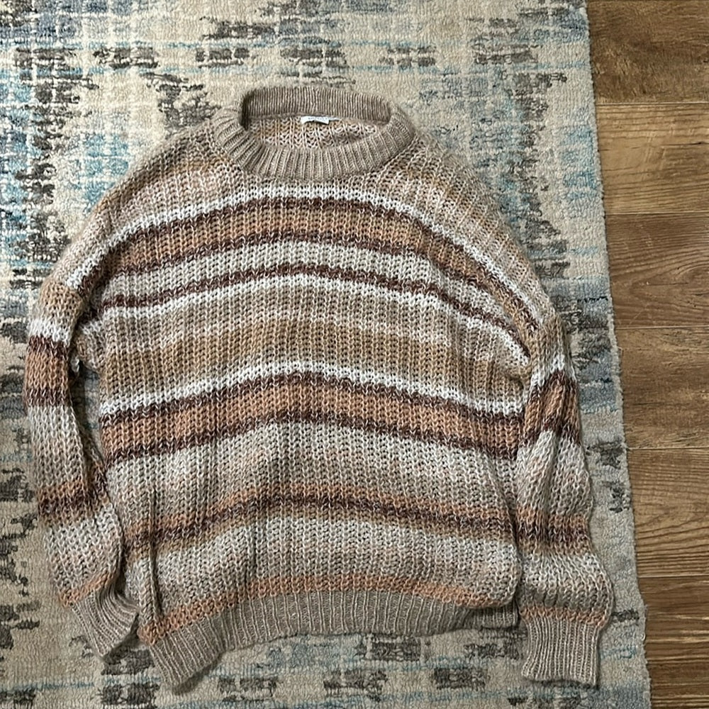 American Eagle Oversized Crew neck Sweater Size Medium