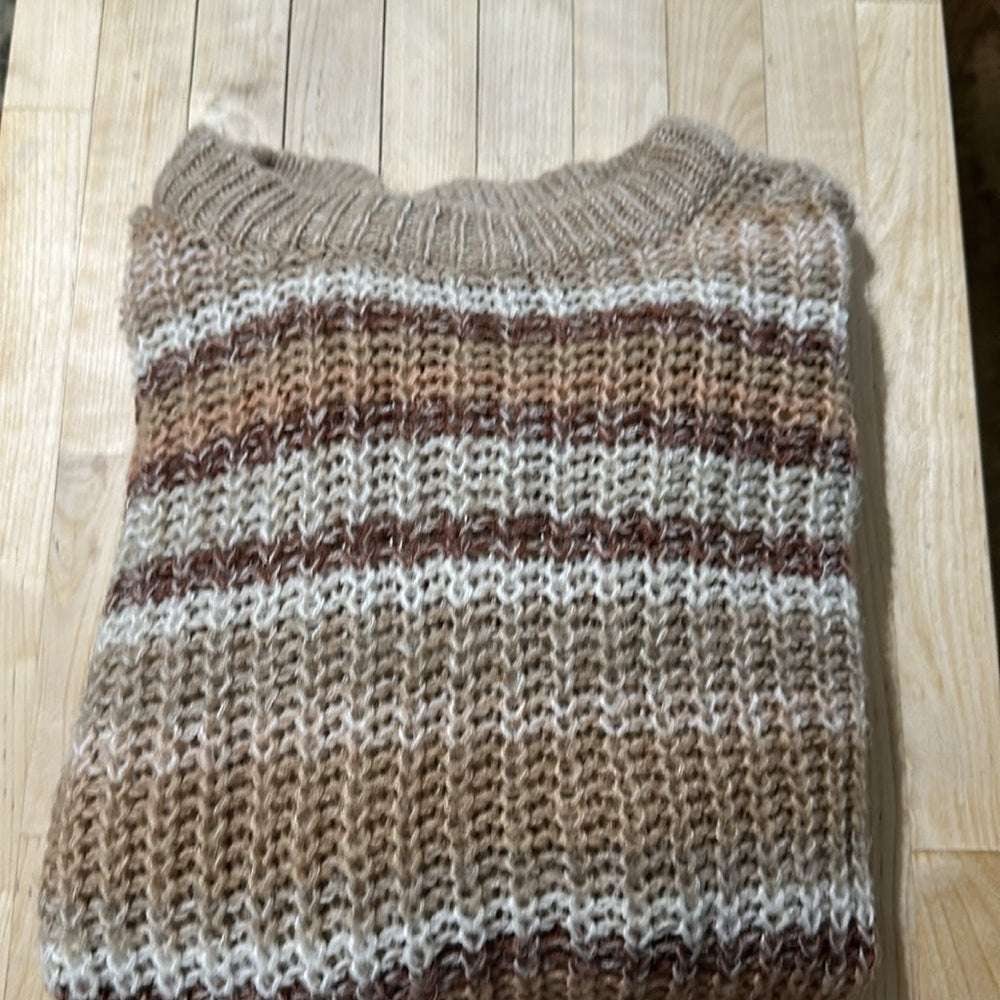American Eagle Oversized Crew neck Sweater Size Medium
