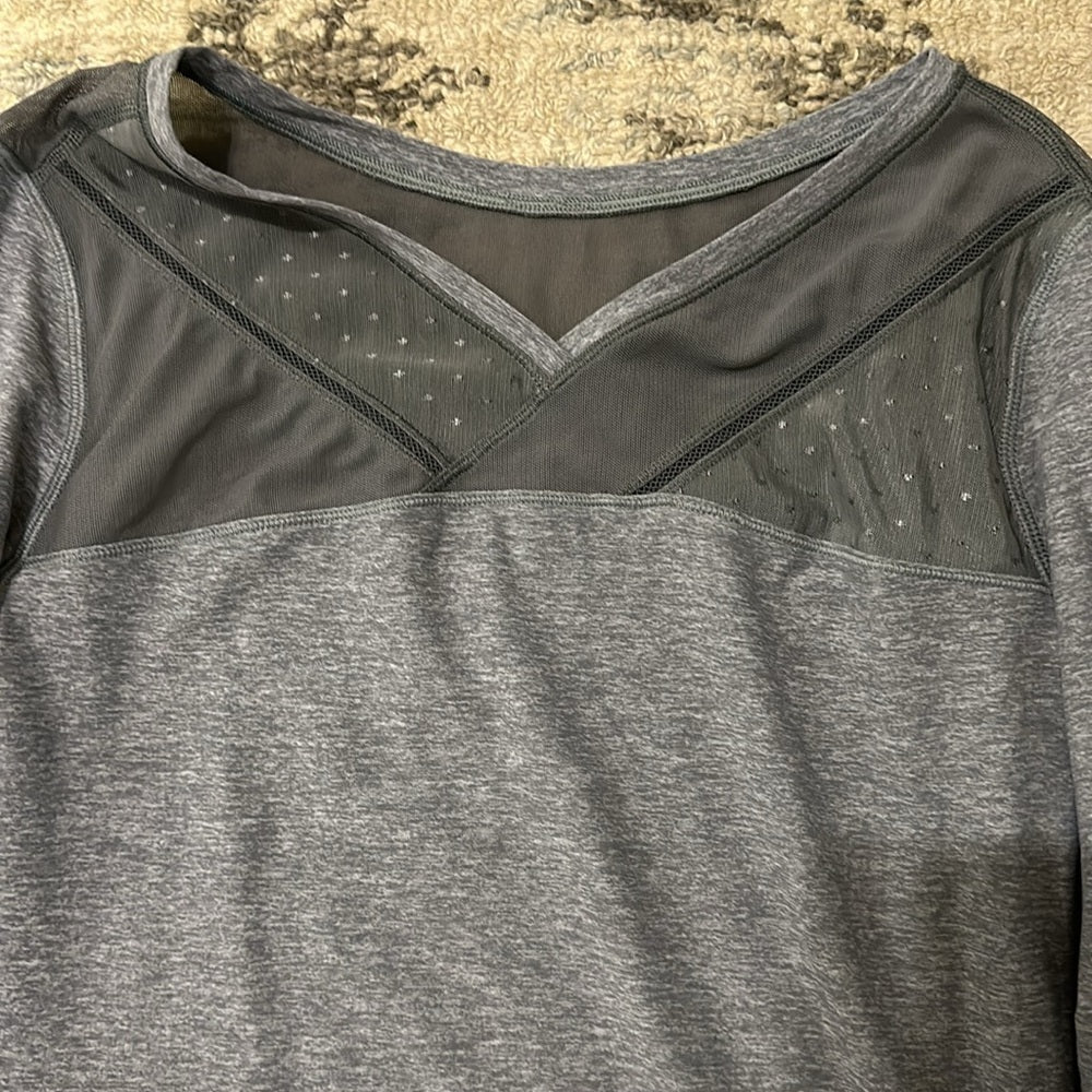 Lululemon Women’s Just Breathe Long Sleeve Heathered Slate 8/10
