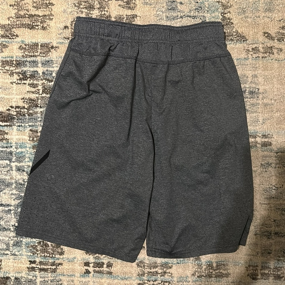 ☀️Men’s C9 Athletic Shorts Size Small