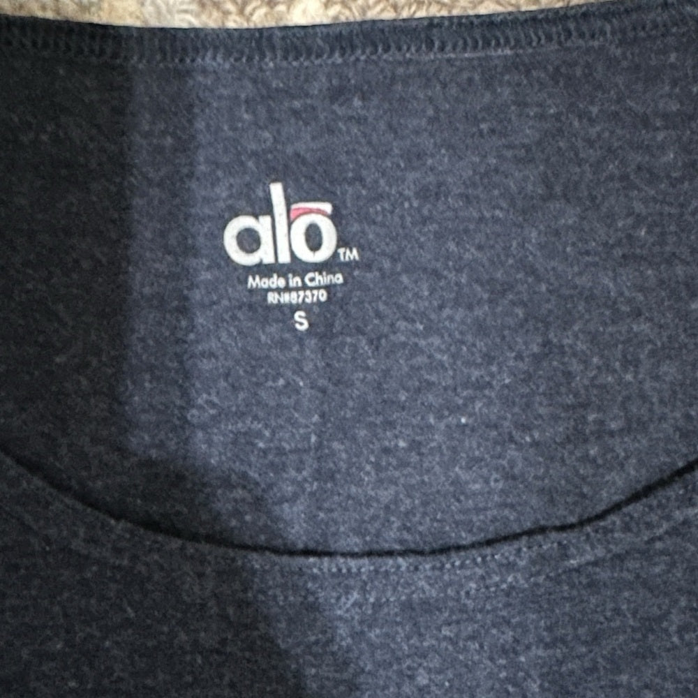 Alo yoga long sleeve size small