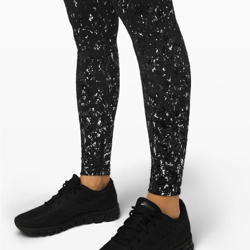 Lululemon Women’s Speed Wunder Mid-Rise Tight 28"
Speckle Shine Size 4