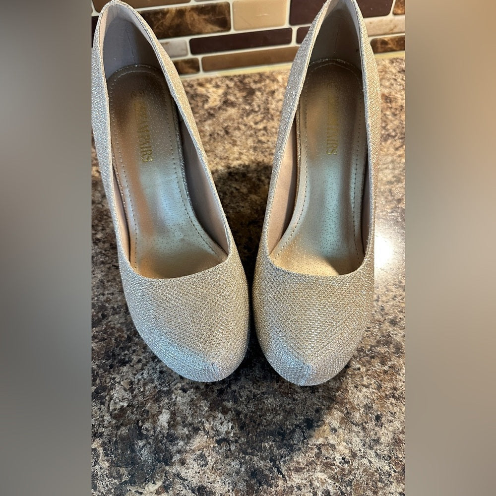 Dream Pairs 2 Inch Gold Sparkly Heels size 9.5