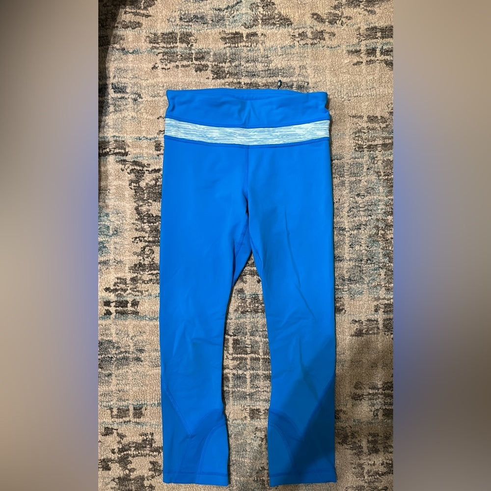 Back to school sale! Lululemon Women’s leggings size 2 color blocks of blue