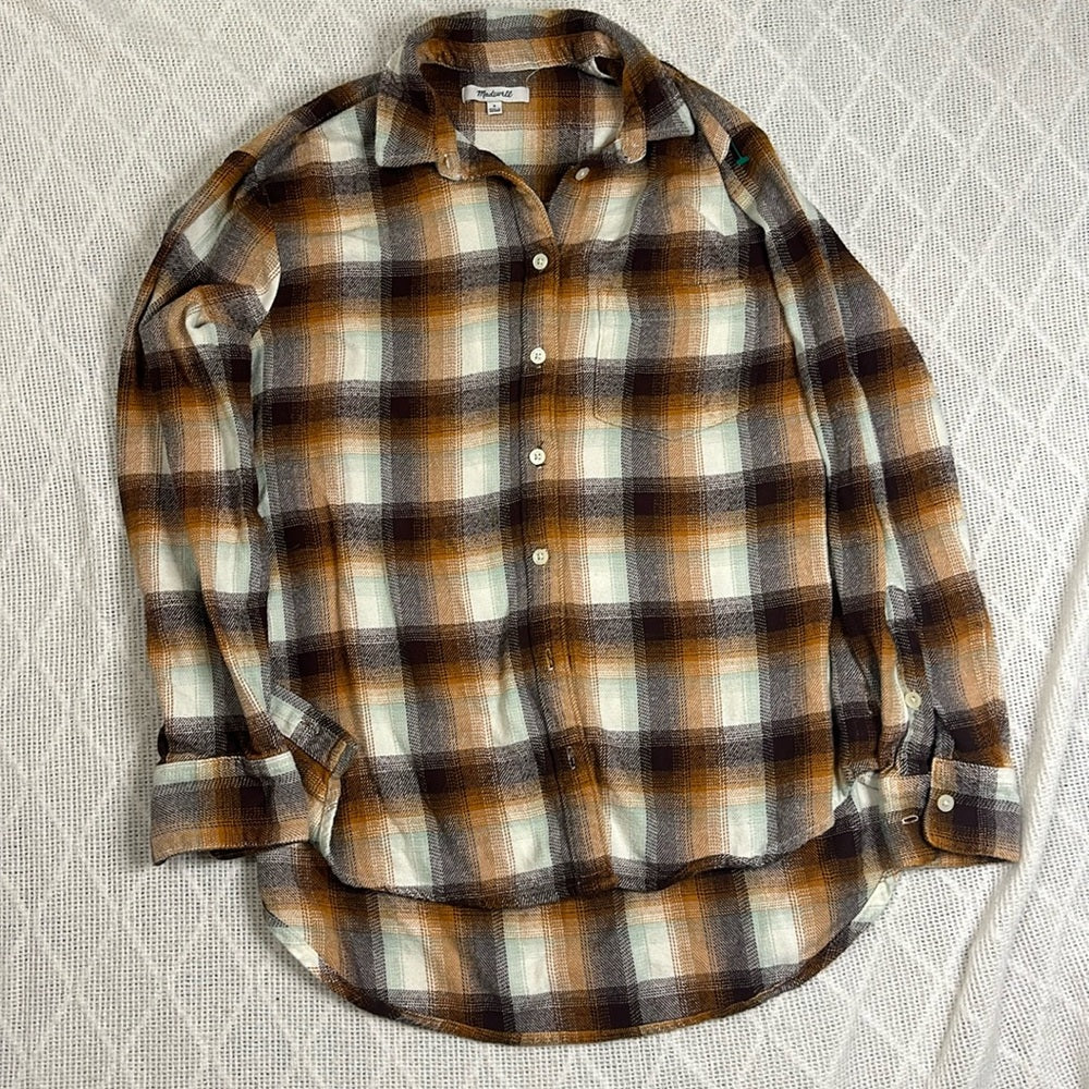 Supremely soft Madewell Women’s button side flannel size small