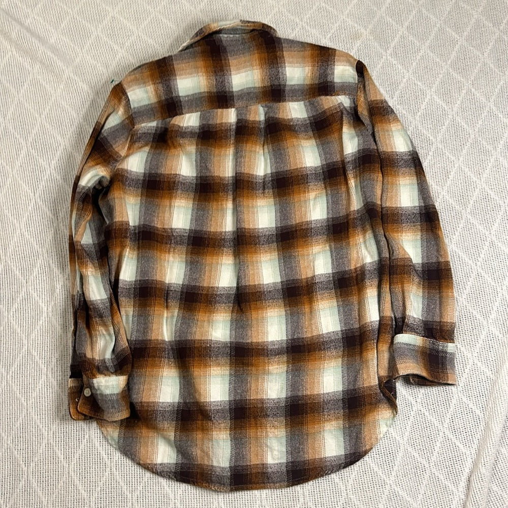 Supremely soft Madewell Women’s button side flannel size small