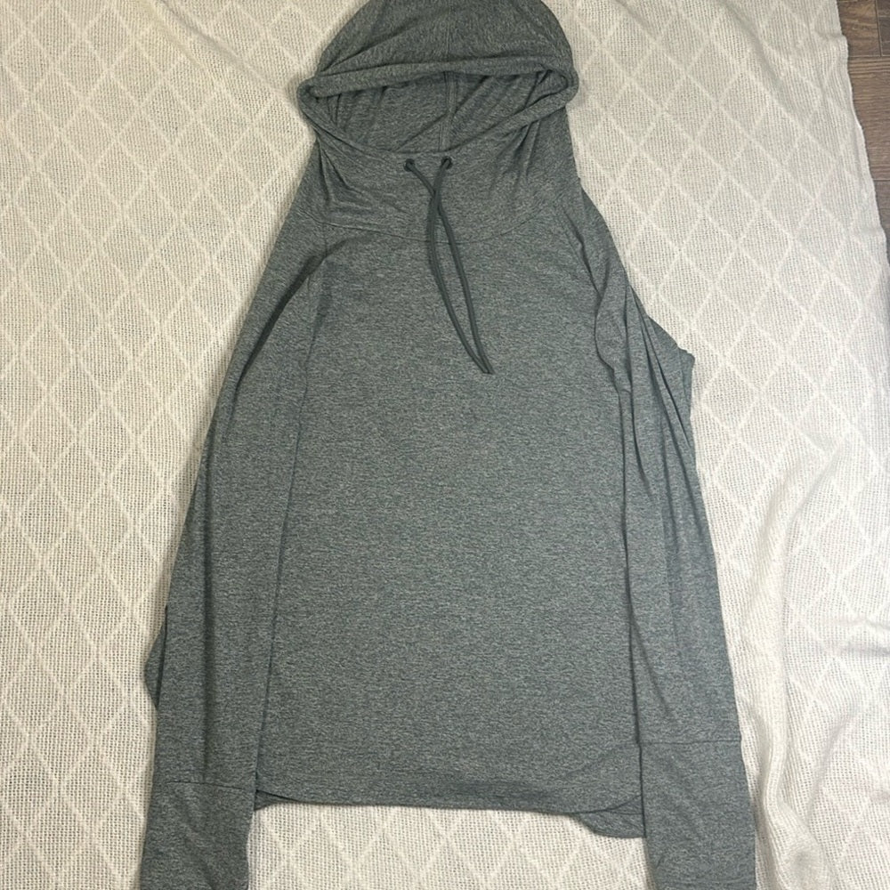 Women’s Uptempo buttery soft Athleta Hoodie size Large fits like an extra large