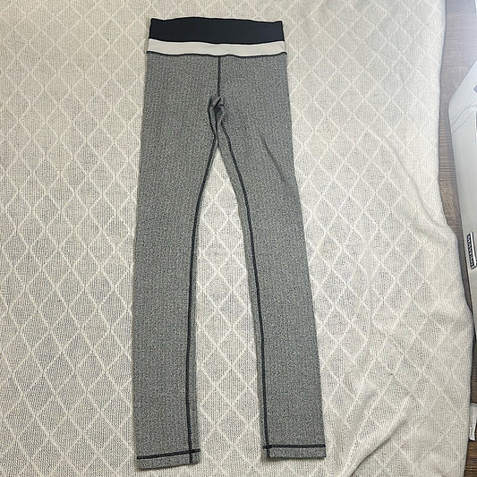 Lululemon leggings women’s Size 6. Terry and cotton material like herring bone